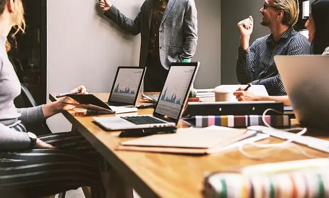 SMBs & AI: Adoption, Training Gaps, and Growth Potential